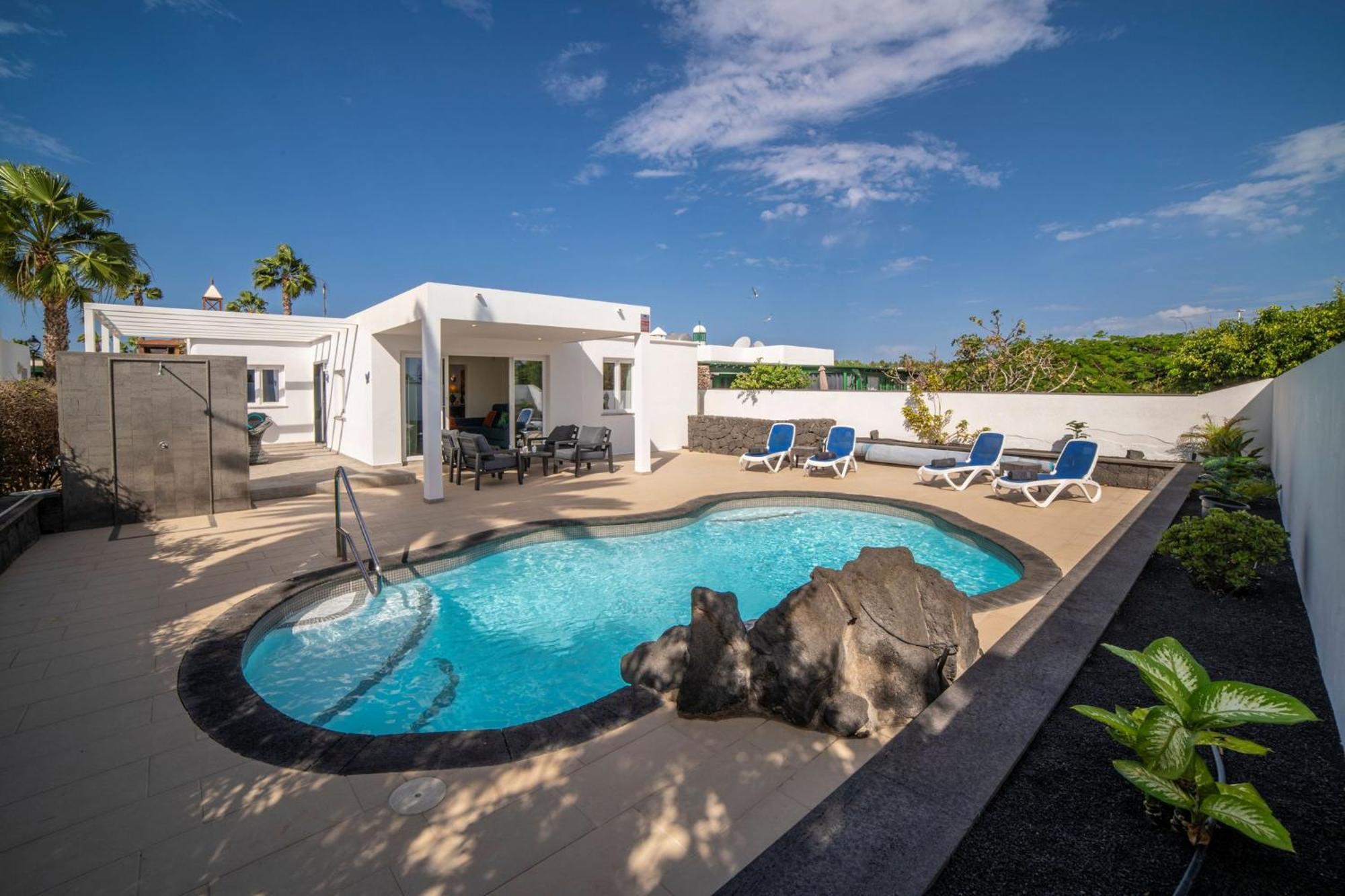 Villa Solace Blanca Playa Blanca Stylish Comfort Prime Location Heated Pool Your Perfect Lanzarote Retreat Villa Yaiza (Lanzarote)